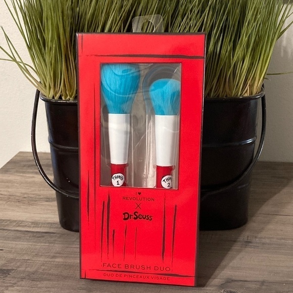 REVOLUTION X Dr. Seuss THING 1 & THING 2 MAKE UP BRUSH SET - Picture 1 of 8